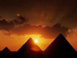 pyramids at sunset giza egypt great pyramid of giza pyramids of giza pyramids egypt