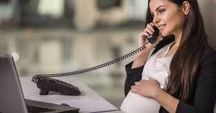 Jika mama mengenakan dress bercorak floral atau warna yang cerah, kenakan. 6 Gaya Baju Kerja Yang Cocok Untuk Ibu Hamil Popmama Com