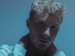 Artist Profile: Carrie Baxter