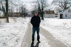 Jetzt sehen wir die kindheitshäuser von eminem, kanye west und co. Die Suche Nach Eminems Elternhaus Tag 1 In Detroit