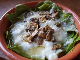 Nella mia versione sono fatte con sfoglia fresca all'uovo e il ragù di carne di famiglia. Lasagne Verdi Con Ragu Bianco Di Vitello E Funghi E Besciamella Al Pecorino