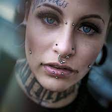 meet the most beautiful tattoo models in the world discover what you never knew before about the most beautiful tattoo models in the world blaue haare gesicht