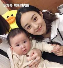 Sáng 23/4, văn phòng làm việc của triệu lệ dĩnh và phùng thiệu phong đồng loạt ra thông cáo báo chí tuyên bố cặp đôi chính thức ly hôn sau 3 năm cho đến sáng ngày hôm nay, thông tin phòng làm việc của hai vợ chồng cùng ra văn bản tuyên bố ly hôn đã khiến người hâm mộ lẫn công chúng. Triá»‡u Lá»‡ DÄ©nh Chia Sáº» Nguyen Nhan Káº¿t Hon Vá»›i Phung Thiá»‡u Phong