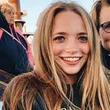 Leah Doss's Instagram, Twitter & Facebook