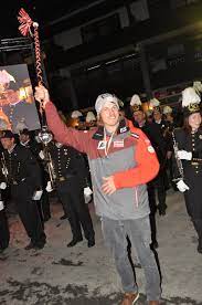 Feller specializes in the technical events of slalom and giant slalom, and made his world cup debut weitere beiträge von manuel.feller.official anzeigen. 1 300 Fans Feierten Ihren Wilden Hund Kitzbuhel