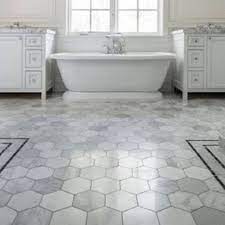 Memilih material keramik untuk bahan lantainya adalah hal yang sangat tepat, mengingat karakter dari lantai jenis ini termasuk tahan terhadap air dalam intensitas tinggi. 8 Tips Memilih Motif Dan Jenis Keramik Kamar Mandi Tokopedia Blog