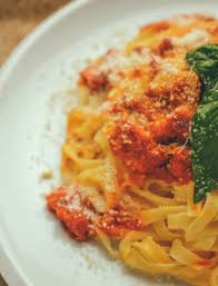 Lo speck era il cibo dei contadini ma con il tempo si è affermato come pietanza principale nelle feste. Piatti Tipici Dell Emilia Romagna Le Ricette Originali