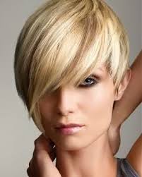 Taglio Capelli Corti Donna Asimmetrico Con Ciuffo Lungo Capelli In