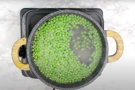 Peas should be blanched (briefly cooked in boiling water) before freezing. How To Freeze Peas Step By Step Video Whiskaffair