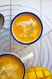 Karottensuppe Mit Mango Und Kokosmilch Rezept Karottensuppe Lebensmittel Essen Rezepte