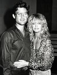 Лауреат премии «оскар» за роль в фильме «цветок кактуса» в 1970 году. Goldie Hawn And Kurt Russell Would Sell Relationship Secret People Com