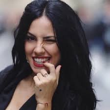Giulia de lellis, nota da quando ha partecipato a uomini e donne, per poi intraprendere una carriera televisiva, è da un po' legata a carlo beretta. Giulia De Lellis A Uomini E Donne Damante L Ha Tradita Di Nuovo Lanostratv