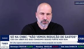 Uber demite 3.300 funcionários, acaba com home-office e elimina 20% dos gestores; ação avança 2% no pré-market