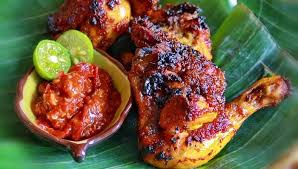 Ditambah dengan nasi hangat, sambal terasi dan petai goreng sangatlah luar biasa! Sedapnya Ayam Bakar Madu Yang Gurih Manis Di 5 Tempat Ini