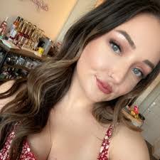 Emily Banfield's Instagram, Twitter & Facebook