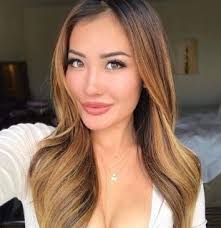Should i wait for him to make. Pin On Beautiful Curvy Women