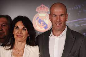 Zinédine zidane's brutaler kopfstoß gegen den italiener materazzi nach einem sicherlich nicht jugendfreien wortgefecht! Hallo Da Bin Ich Wieder Zinedine Zidane Kehrt Zu Real Madrid Zuruck Stuttgarter Zeitung