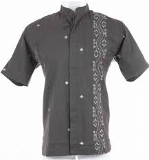 Apabila ide desain baju distro diatas telah anda pahami dengan baik, mari lanjutkan pada desain dengan gaya typography yang unik dan original, karena ini akan membuat desain anda bukan hanya. Desain Baju Koko Pria Remaja Desaingi