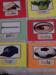 Berdasarkan kedua pendapat di atas mengenai karakteristik bahan ajar, peneliti mensintesiskan bahwa bahan ajar. Bahan Bantu Mengajar Program Pensiswazahan Guru Sgrm3113 Aplikasi Komputer Dalam Bahasa Melayu