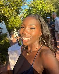 Cara Shipley's Instagram, Twitter & Facebook