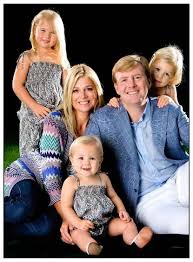 Infants aren't even this dependent on their mother when. Fotosessies Gezin Koning Willem Alexander Foto En Video Het Koninklijk Huis Koninklijke Stijl Prinsessen Koningin