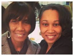 What are the best salons and tattoo shops in Roseville for hair extensions,  walk-in tattoos, and nail services?