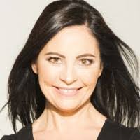 Paula Davison's Instagram, Twitter & Facebook