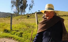 Según el historiador colombiano germán mejía, el 20 de julio es un movimiento bogotano, local, que consistía en definir lo que iba a ser el territorio de la nueva granada. Como No Sentir Orgullo Si Artesanias De Colombia