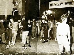 وقفة تضامنية في معان نصرة لفلسطين. 1983 Republika I Uk Subs W Hali Radoskoru