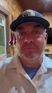 S-Corp vs LLC: When Structure Matters for New Businesses