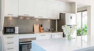 Sorprende a tu familia y amigos con tus mejores recetas sin invertir mucho tiempo ni esfuerzo con la moderna y elegante cocina de pie a gas senna perteneciente a la línea spazio 3 de indurama. El Mejor Material Para La Mesada De La Cocina La Voz