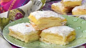 Carres Feuilletes A La Creme Patissiere Page 2 Sur 2 Ma Patisserie Recette En 2020 Feuillete A La Creme Patissiere Creme Patissiere