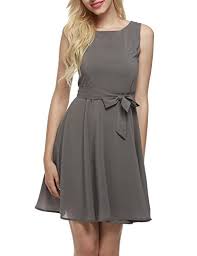 Zurückhaltend statt wild gemustert oder offenherzig. Die Schonsten Kleider Fur Hochzeitsgaste Und Brautjungfern 2019 Cosmopolitan