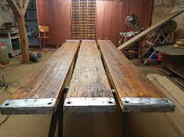 Wir bieten ihnen eine große holzauswahl, sodass sie mit sicherheit das holz finden, das sie suchen. Alte Gerustbohlen Werden Zu Einem Coolen Tisch Im Industrial Look Www Upwerken De Gerustbohlen Coole Tische Bohlen