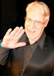 In Memoriam: Remembering the Sitcom Stars We Lost in 2017