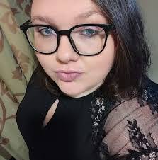 Diana Eversole's Instagram, Twitter & Facebook