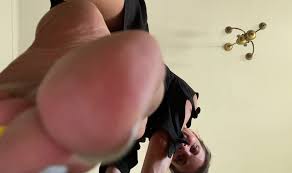 Feet Wonders – Giantess Makes Tiny Clean Her Feet