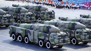 China lässt eine rakete unkontrolliert auf die erde zurück stürzen. China Meldet Erfolgreiche Tests Neuer Raketen Gegen Mogliche Us Flugzeugtrager Einsatze Rt De