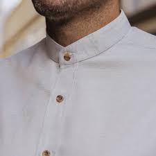 Bien choisir sa chemise en fonction des circonstances est primordial. Le Chemiseur Chemise Col Mao Votre Allie Decontracte