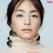 藤原美智子 垢抜けメイク論 基本のき であか抜ける 引いてるように見えないアイラインにトライ ピンクメイク メイク トレンドメイク