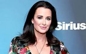 In addition to that, a lot of people believe that her real wealth comes not from her appearances on tv, but because of her wealthy family and her rich husband, mauricio umansky, who is a real estate agent. Kyle Richards Net Worth 2021 Age Height Weight Husband Kids Bio Wiki Wealthy Persons