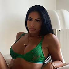 PHOTO Léana publie une photo en tenue du dimanche : un détail interpelle  les internautes ! - Voici