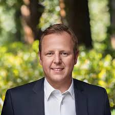 Frank Huber's Instagram, Twitter & Facebook