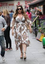 Scream queen broadcaster @thisisheart ♥️ @thismorning ‍ ambassador @fandfclothing @slimfastuk teddy's mum @maskedsingeruk. Kelly Brook In Long Dress Out In London Gotceleb