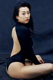 浅田舞が魅せる“過去最高SEXY” グラビアデビューから7年、32歳の艶やかヘルシーBODY | ORICON NEWS