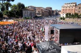 Di prima mattina il corteo si raduna nel centro di roma. La Manifestazione Dei Complottisti Del Coronavirus A Roma Il Post