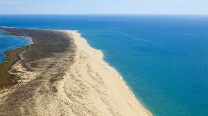 Estes representam ilhas desertas no meio do oceano. Praia Da Ilha Da Barreta Ilha Deserta Www Visitportugal Com