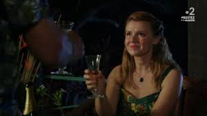 Discover sian gibson's biography, age, height, physical stats, dating/affairs, family and career updates. The Necklace Pendant Onyx Worn By Gilly White Sian Gibson In Murder In Paradise S07e03 Spotern
