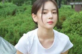 A rookie model that looks like a mix of actresses shin se kyung and han so hee. Bbdvbjlyrscngm