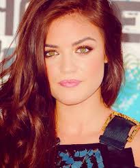 Love This Shade Of Red For Fall Winter Especially With Her Green Eyes Def Wanna Do This Hair Colour For Green Eyes Hair Color Shades Fall Red Hair